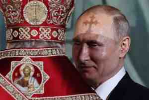 يحرص بوتين ومؤيدوه على تأكيد إيمانه العميق، ودعمه للكنيسة الأرثوذكسية الروسية - المصدر: بوليتيكو