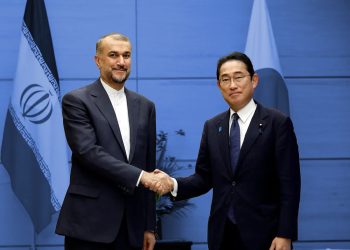 اليابان تطلب من إيران أداء دور لنزع فتيل الحرب بين إسرائيل وحماس