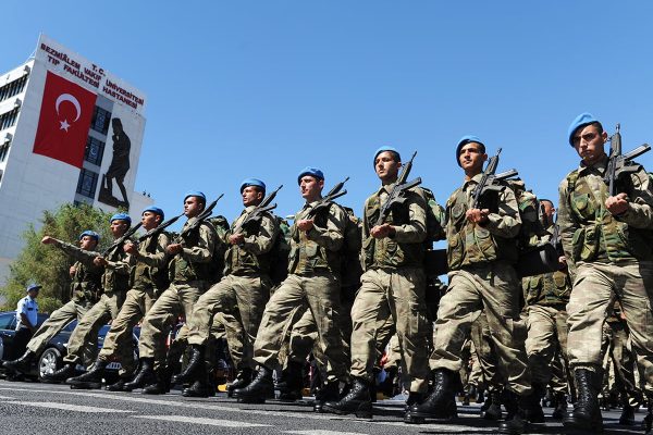 كيف يؤثر تعليق عضوية تركيا بمعاهدة القوات المسلحة التقليدية في سباق التسلح العالمي؟