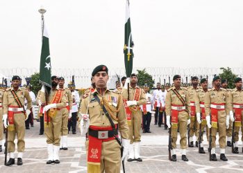 الجيش الباكستاني بين عوامل اضطراب الدولة واستقرارها
