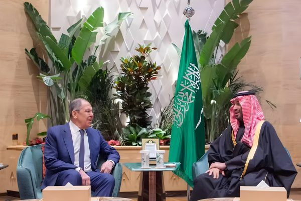 دبلوماسية عربية مبدعة بين روسيا وأوكرانيا
