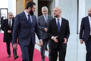 حكومة “الدبيبة” والنظام السوري الجديد.. دلالات تسارع التواصل والتنسيق والمغازلة