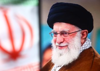 مستقبل القائد الأعلى الإيراني بين الاستهداف الخارجي واستمرار النظام