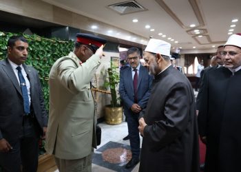 التحية العسكرية للإمام الأكبر
