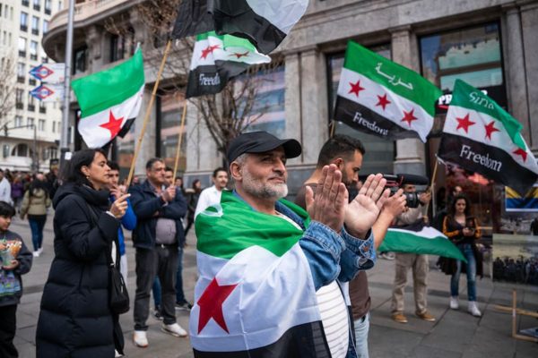 التجربة الثورية السورية بين “فضاءات التدفقات” و”فضاءات الأماكن”