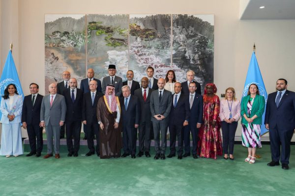 دبلوماسية عربية “خارج الصندوق”