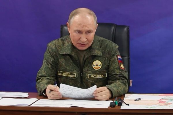 “رسول العاصفة”.. إلى من يرسله بوتين؟