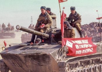 الفخ الأفغاني.. كيف دمّر قرار المكتب السياسي الاتحاد السوفيتي وحطّم جيلًا