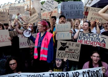 الفساد في أوكرانيا.. الخاصرة الرخوة لزيلينسكي