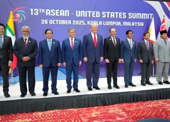 ترمب في قمة آسيان .. دلالات الصراع الأمريكي- الصيني