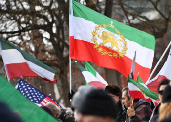 الشارع الإيراني يشتعل.. وترمب ونتنياهو يستعدان لضرب طهران