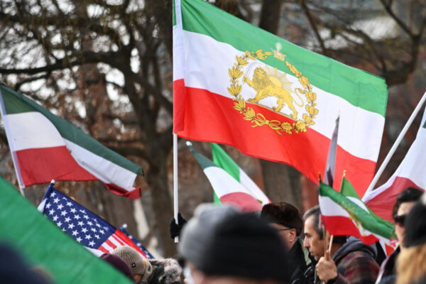 الشارع الإيراني يشتعل.. وترمب ونتنياهو يستعدان لضرب طهران