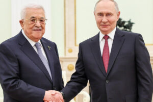 زيارة محمود عباس إلى موسكو.. أبعاد إستراتيجية في توقيت مفصلي
