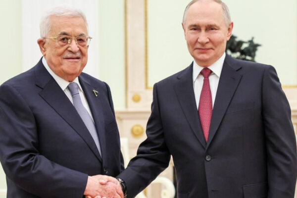 زيارة محمود عباس إلى موسكو.. أبعاد إستراتيجية في توقيت مفصلي
