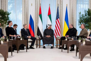 مفاوضات أبو ظبي الثلاثية.. لماذا لا تستعجل موسكو السلام؟