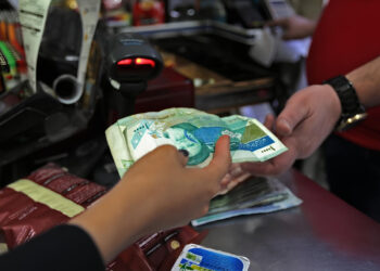 المقايضة الاقتصادية.. هل تنجح الحوافز الإيرانية في تغيير قواعد التفاوض مع واشنطن؟