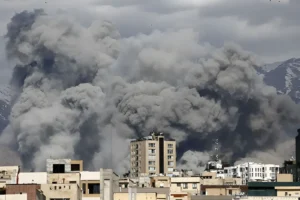 العدوان على إيران.. من يدفع الثمن؟