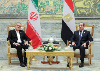 الحذر كإستراتيجية أم التقارب كضرورة؟