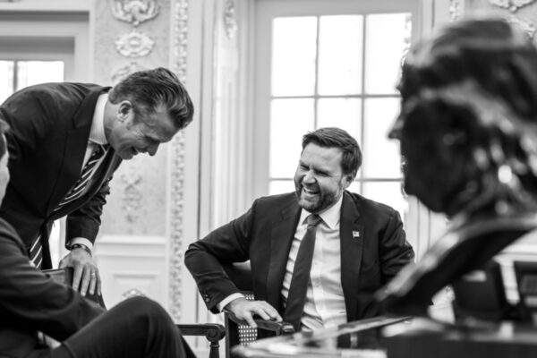 الحرب على إيران والشرخ داخل معسكر ترمب