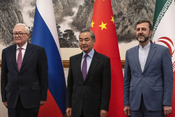 الموقف الروسي والصيني من الحرب على إيران