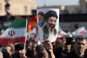 ماذا تقول لنا أولى تصريحات خامنئي الابن عن استراتيجية إيران في الحرب الحالية؟