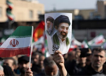 ماذا تقول لنا أولى تصريحات خامنئي الابن عن استراتيجية إيران في الحرب الحالية؟