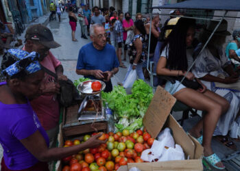 هل تتحدى كوبا إستراتيجية “السقوط التلقائي” الأمريكية؟