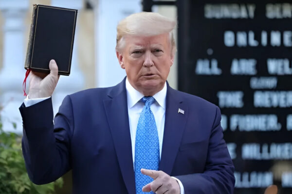 الدين والسياسة في أمريكا: ترمب.. مواجهة مفتوحة بين البيت الأبيض والكنيسة