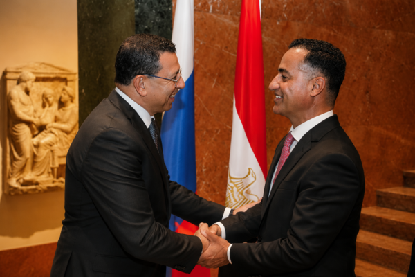 بدعوة من السفير المصري.. مدير مركز الدراسات العربية الأوراسية يشارك في احتفال العيد الوطني المصري بموسكو